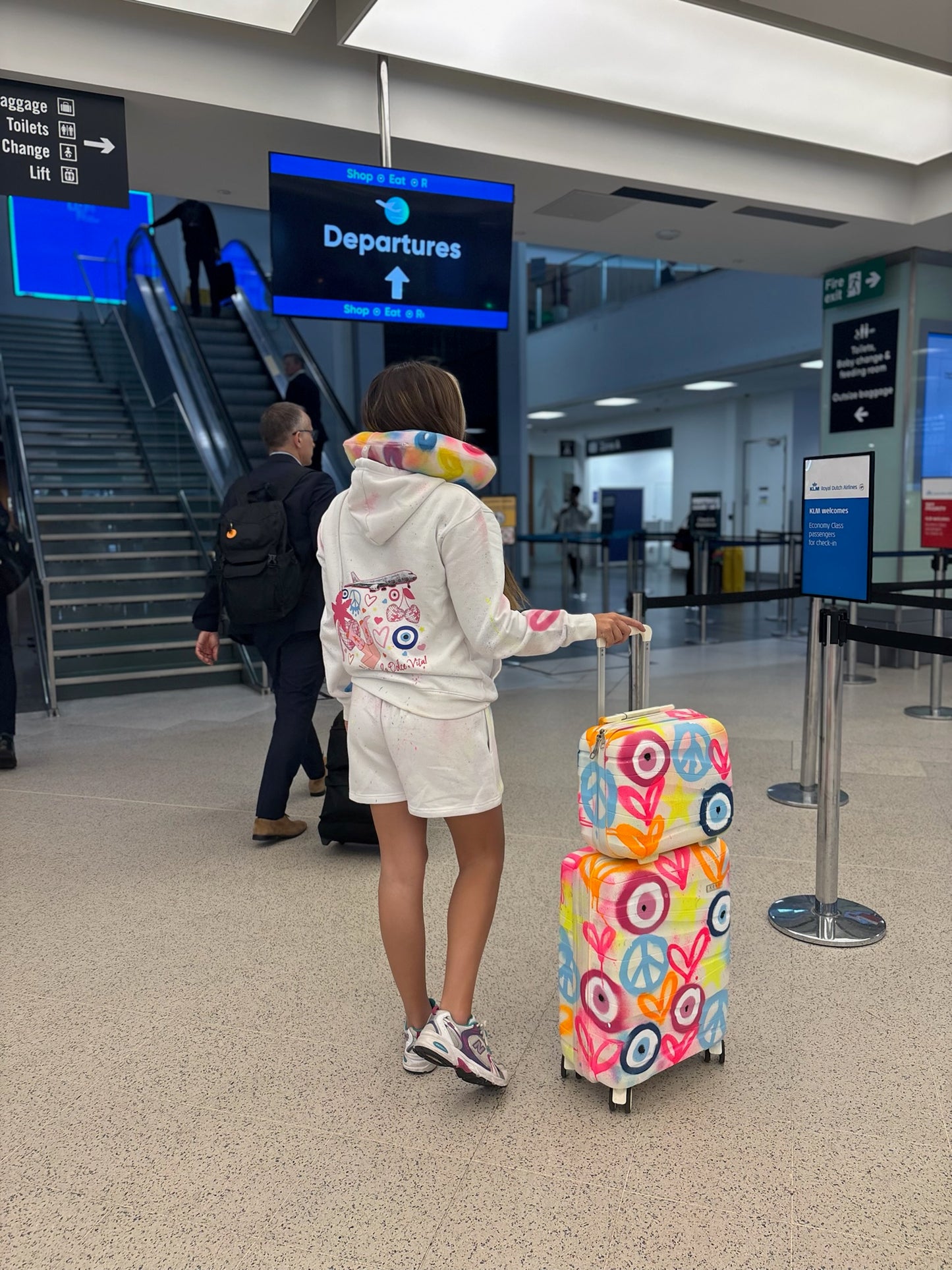 Airport Outfit 🙌🏽🪩✈️☮️🩷✨ - travel