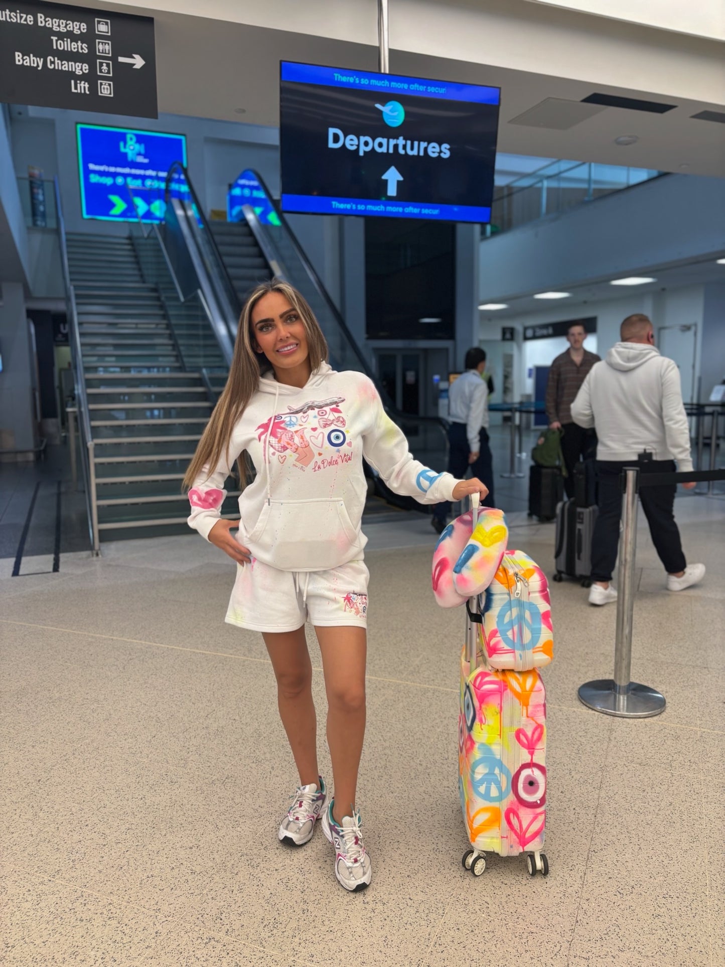 Airport Outfit 🙌🏽🪩✈️☮️🩷✨ - travel